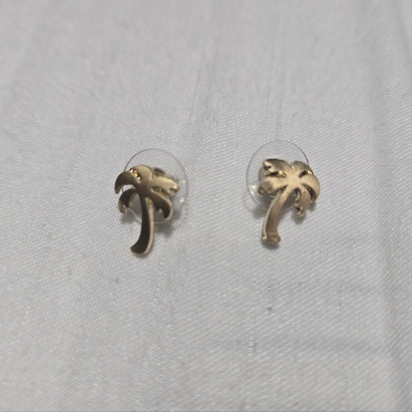 Gold Tone Palm Tree Stud Piered Ear Earrings - Picture 5 of 7
